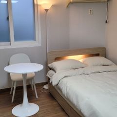 Bright room with a window in Gwaneum-dong Unit Image