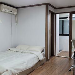 Bright and cozy studio in Gwaneum-dong Unit Image