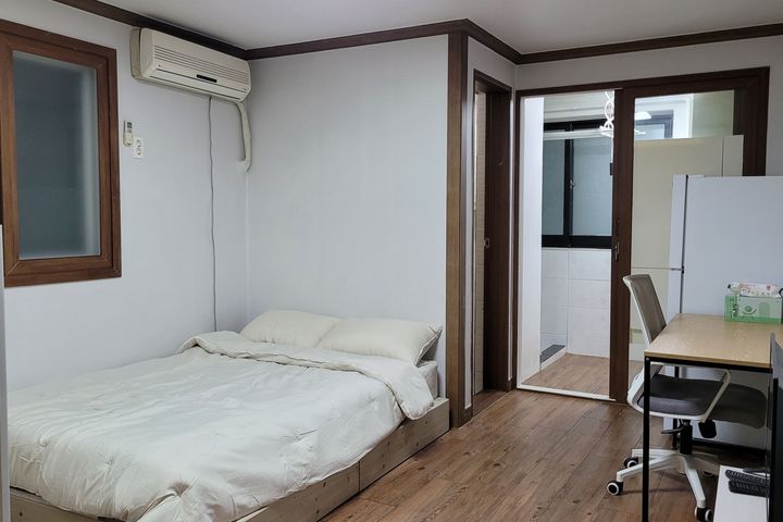 Bright and cozy studio in Gwaneum-dong 0th image