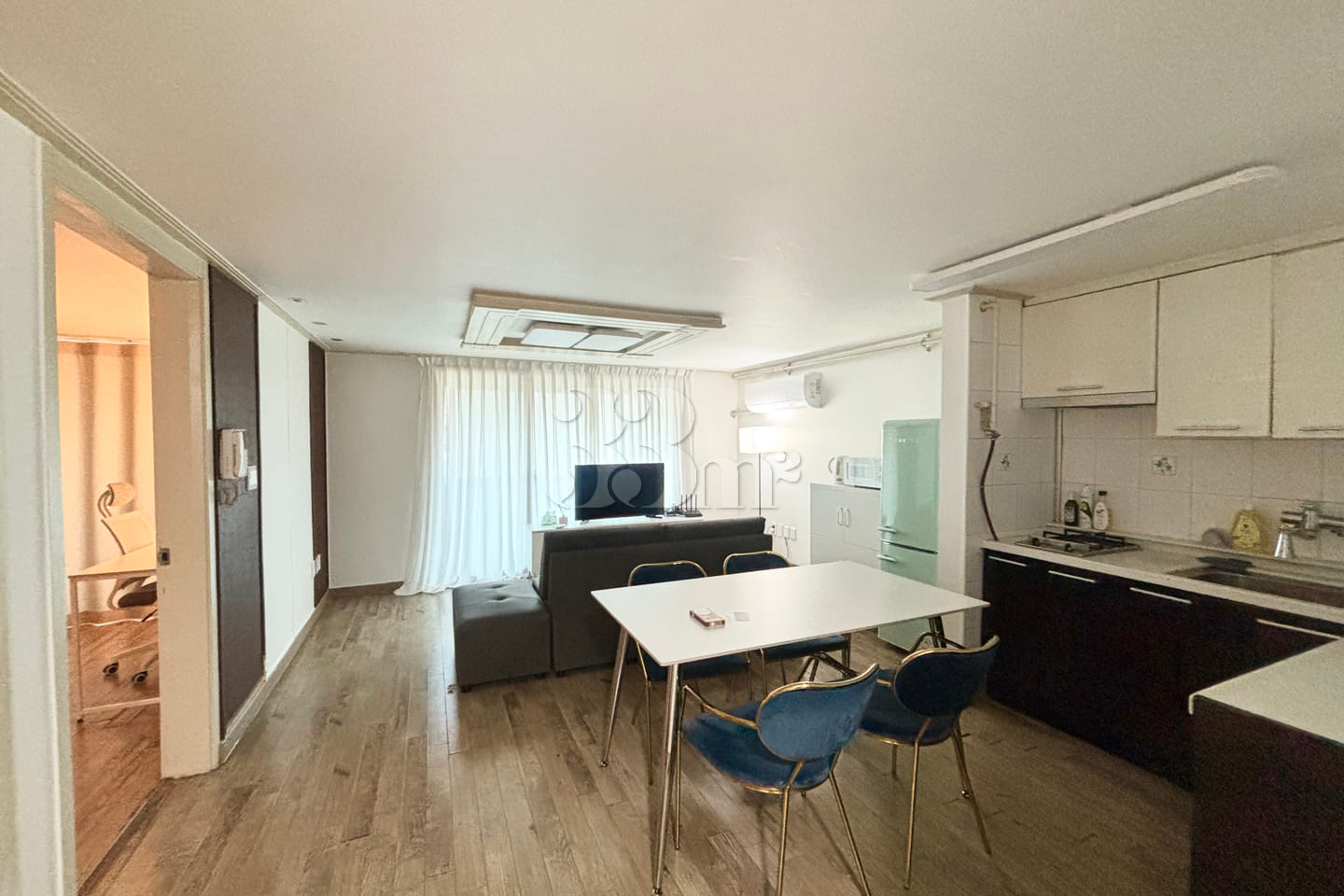 Spacious two-bedroom apartment in Yeoksam-don 1th image