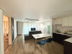 Spacious two-bedroom apartment in Yeoksam-don 1th image