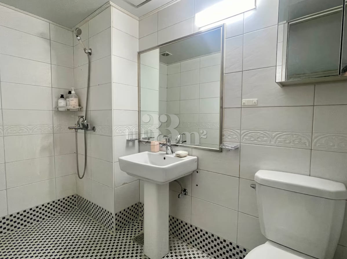 Spacious two-bedroom apartment in Yeoksam-don 14th image