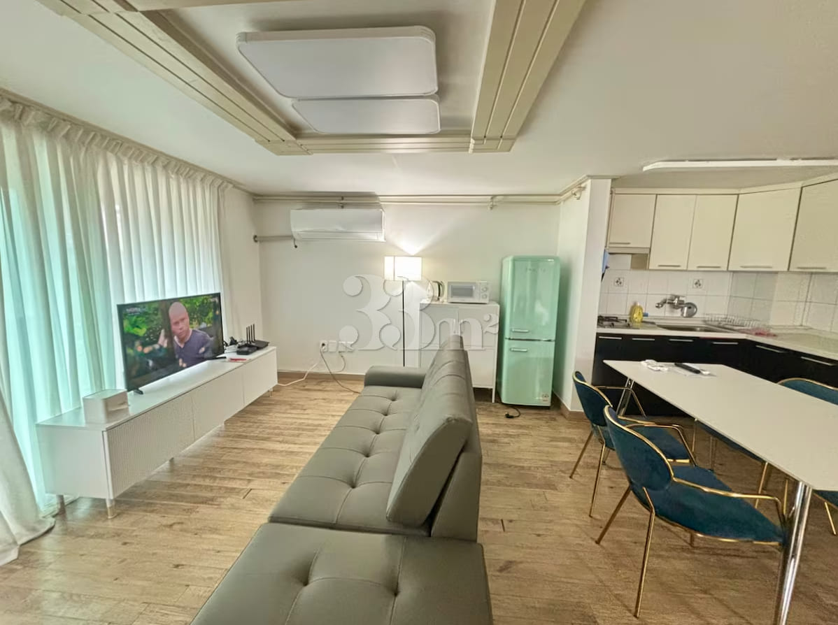 Spacious two-bedroom apartment in Yeoksam-don 8th image
