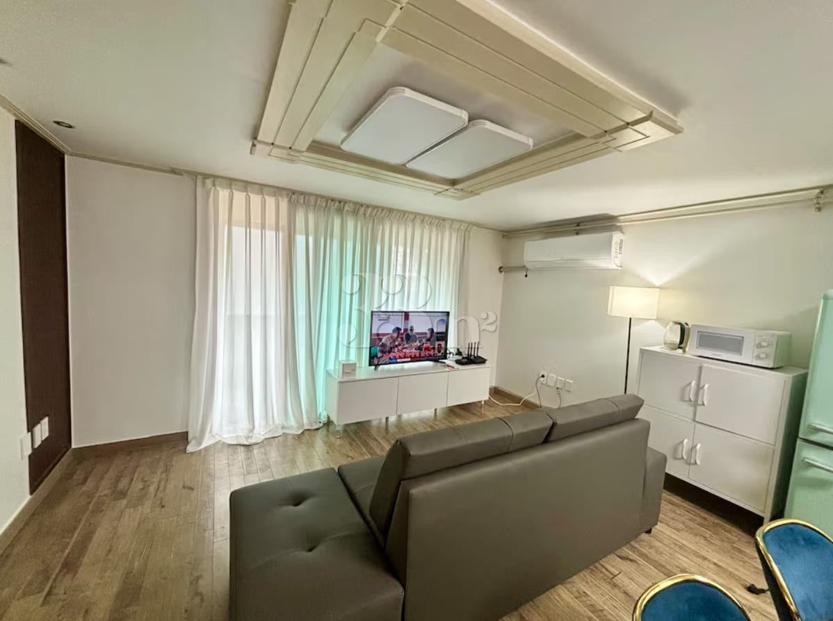 Spacious two-bedroom apartment in Yeoksam-don 9th image