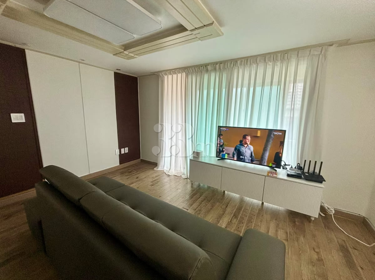 Spacious two-bedroom apartment in Yeoksam-don 12th image