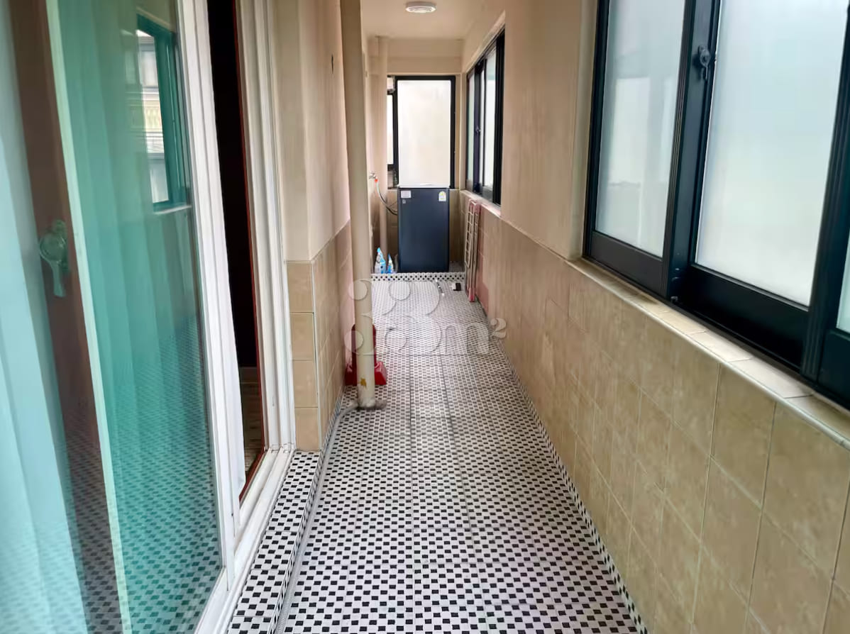Spacious two-bedroom apartment in Yeoksam-don 16th image