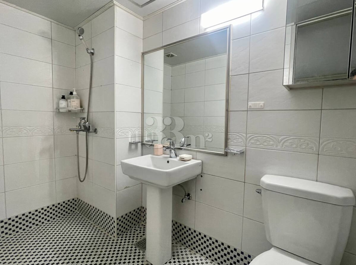 Spacious two-bedroom apartment in Yeoksam-don 15th image