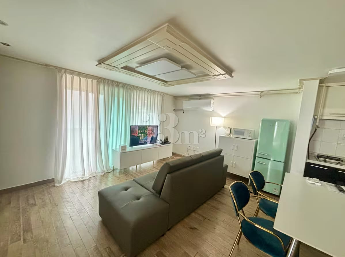 Spacious two-bedroom apartment in Yeoksam-don 5th image