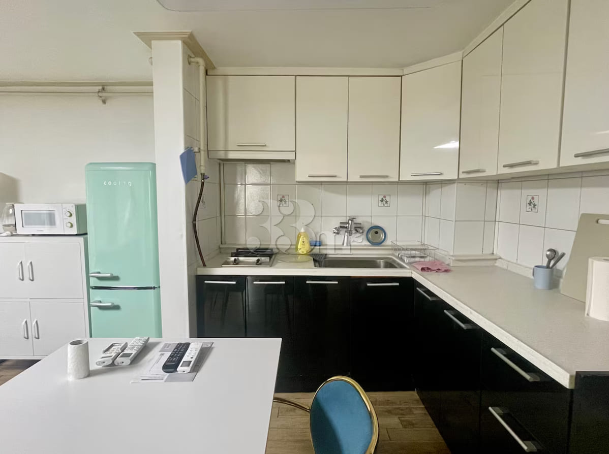 Spacious two-bedroom apartment in Yeoksam-don 6th image