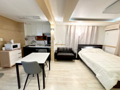 Cozy, fully furnished studio apartment in Yeo 13th image