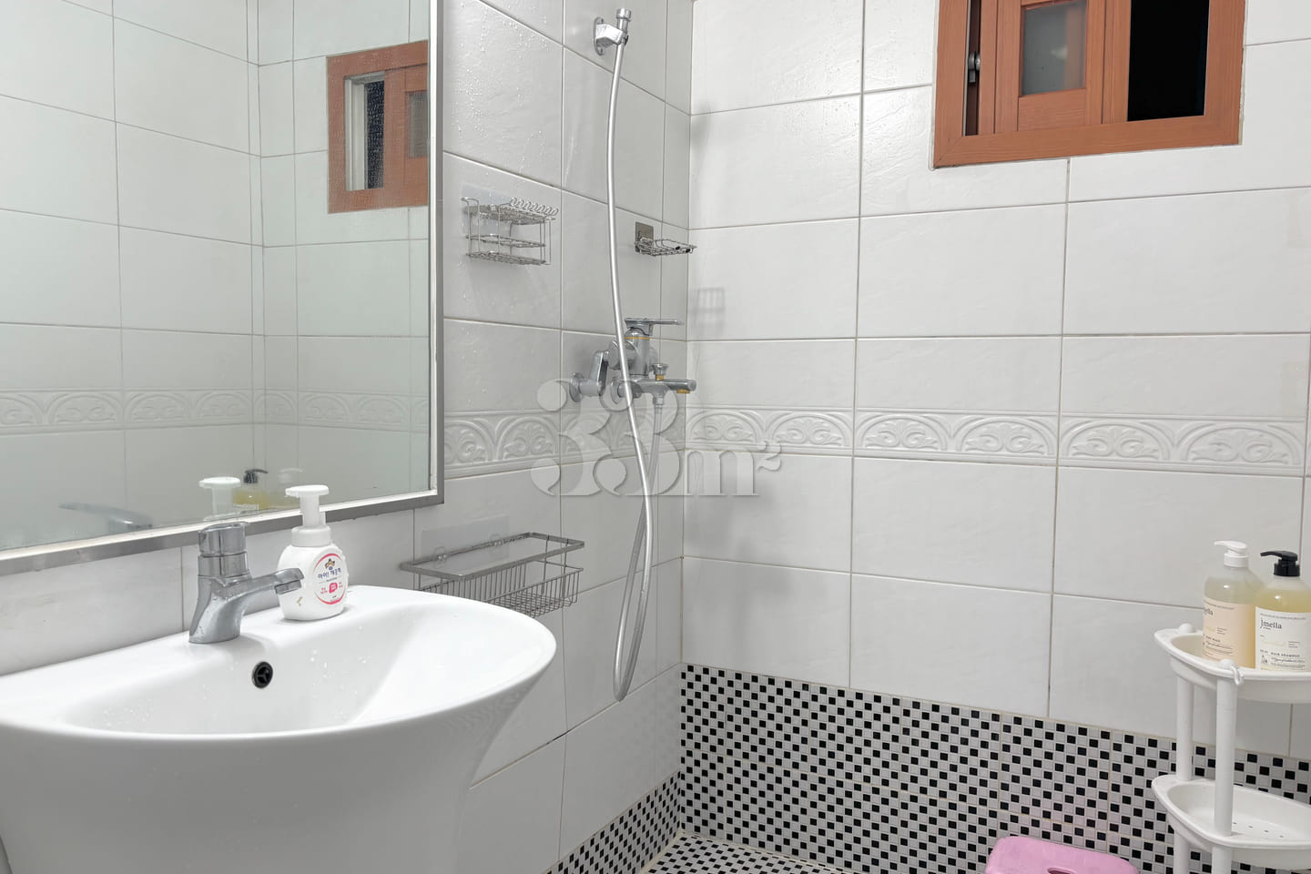 Cozy, fully furnished studio apartment in Yeo 16th image