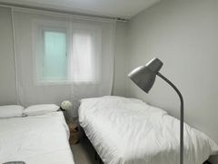 Clean accommodation for 4 in Sinchon/Hongdae 8th image