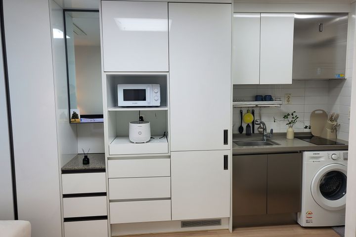 Yeouido, fully furnished, near Lines 5 & 2 1th image