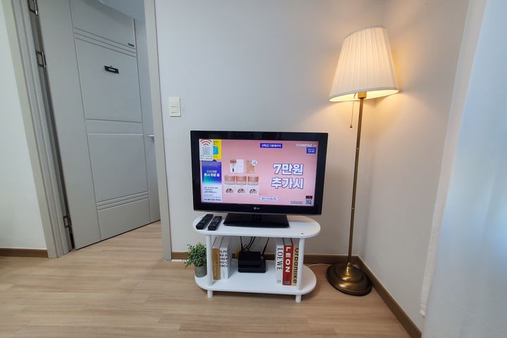 Yeouido, fully furnished, near Lines 5 & 2 11th image