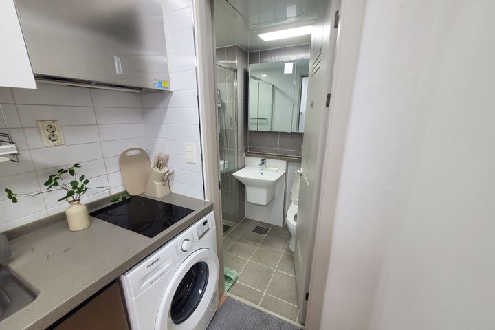 Yeouido, fully furnished, near Lines 5 & 2 7th image