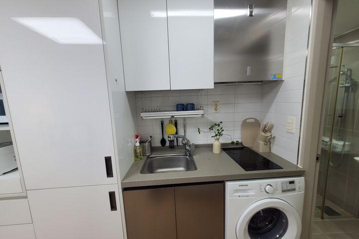 Yeouido, fully furnished, near Lines 5 & 2 8th image