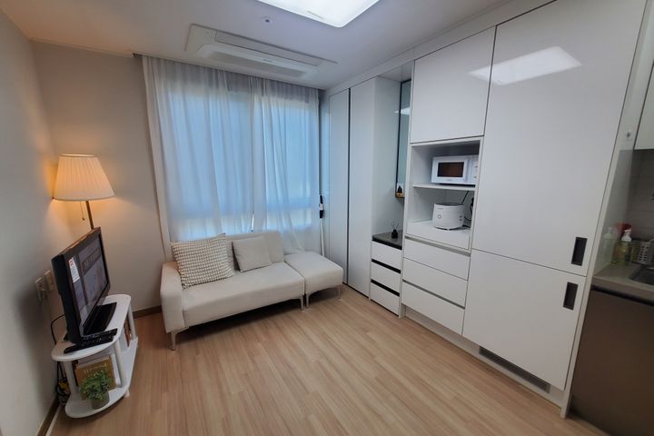 Yeouido, fully furnished, near Lines 5 & 2 4th image