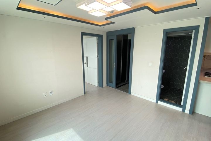 Doksan-dong Bright Two-Room Apartment, Parkin 3th image