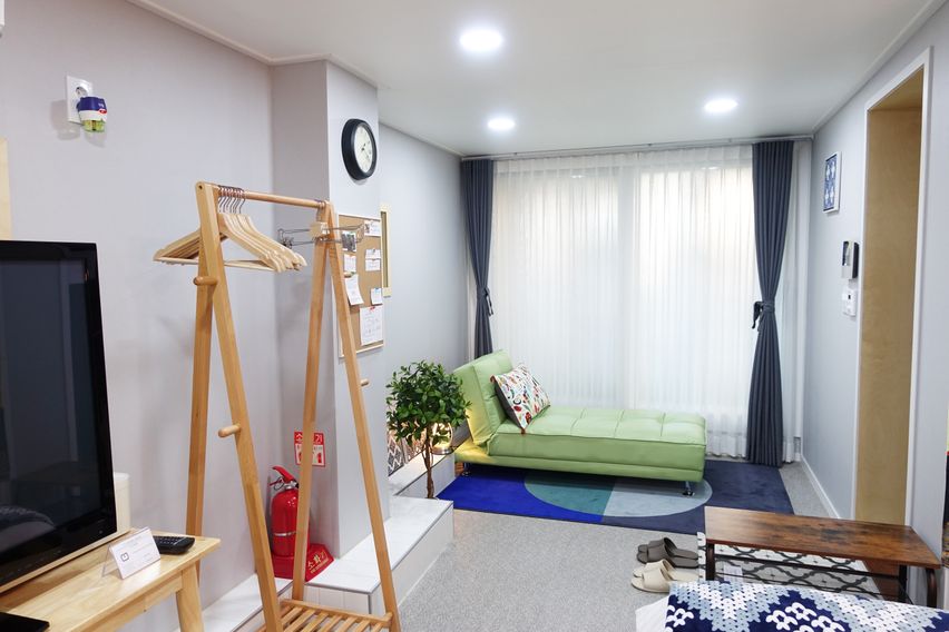 3 minutes from Hongik University Station Exit 3th image