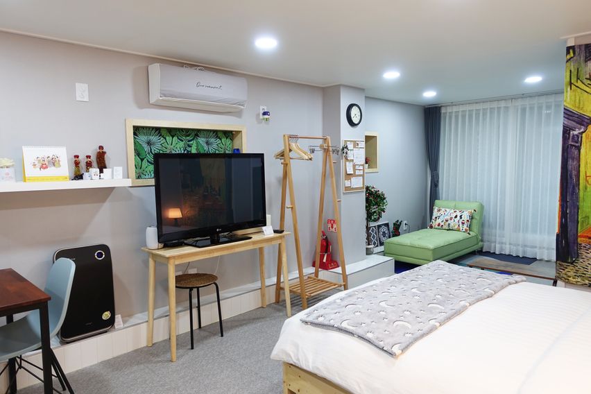 3 minutes from Hongik University Station Exit 6th image