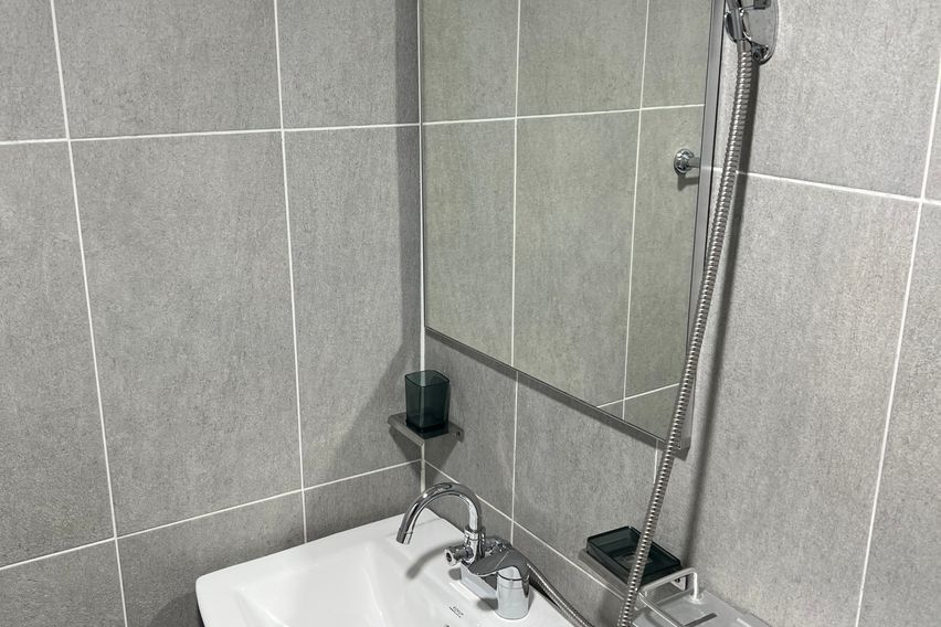 3 minutes from Hongik University Station Exit 9th image