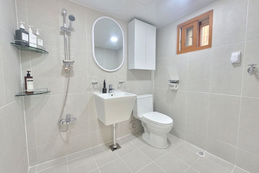 신촌역도보5분/넓은거실