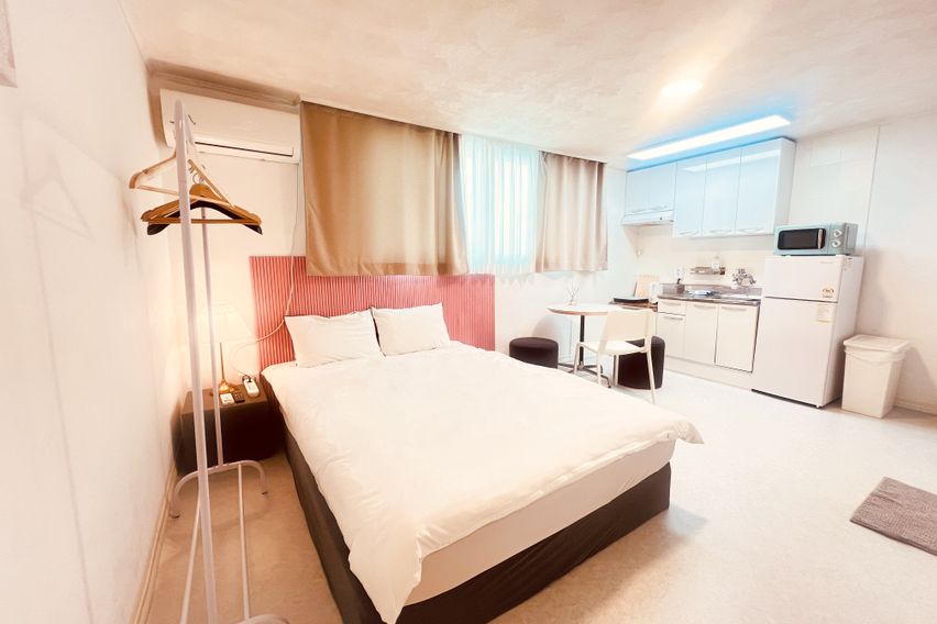 홍대 6번출구 도보5분