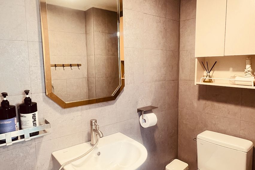 홍대 6번출구 도보5분