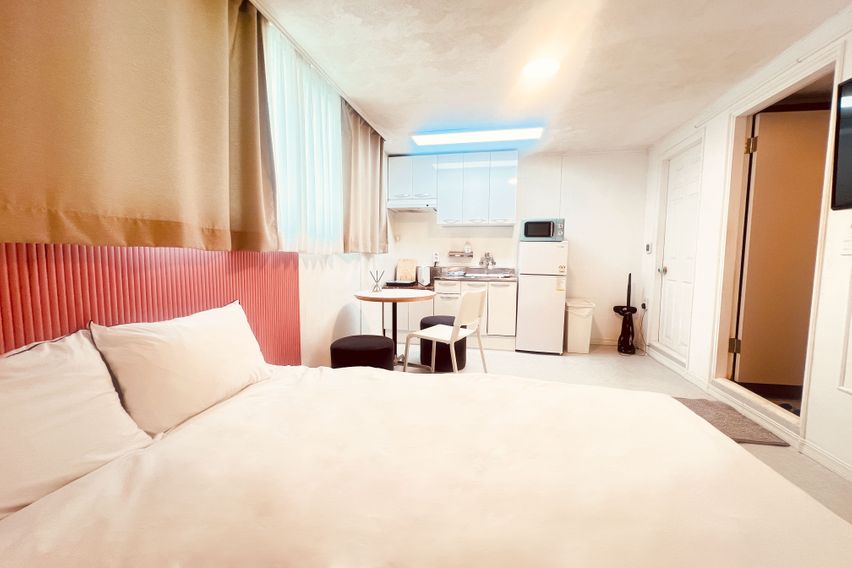 홍대 6번출구 도보5분