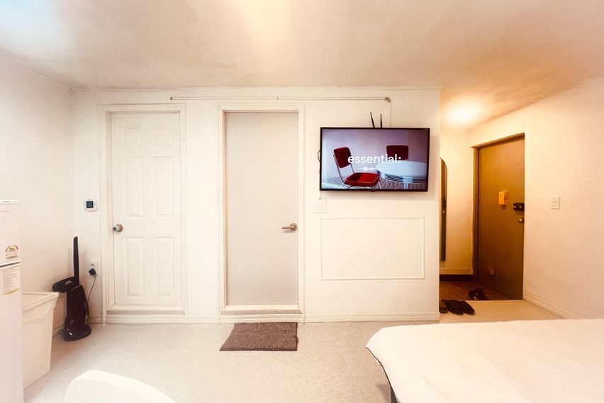 홍대 6번출구 도보5분