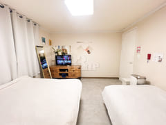 Hongik University Station Two-Room Apartment 2th image