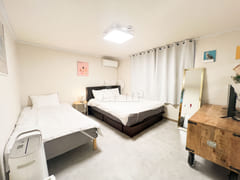 Hongik University Station Two-Room Apartment 0th image