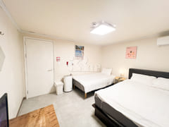 Hongik University Station Two-Room Apartment 1th image