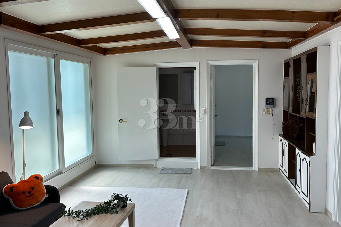 J House 0th image