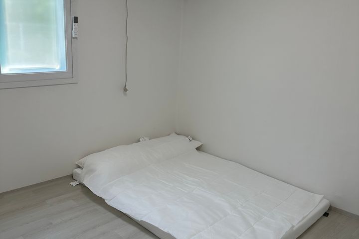J House 16th image