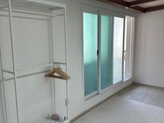 J House 14th image