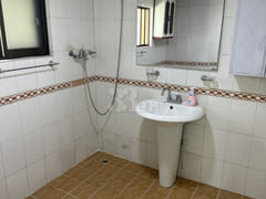 J House 8th image