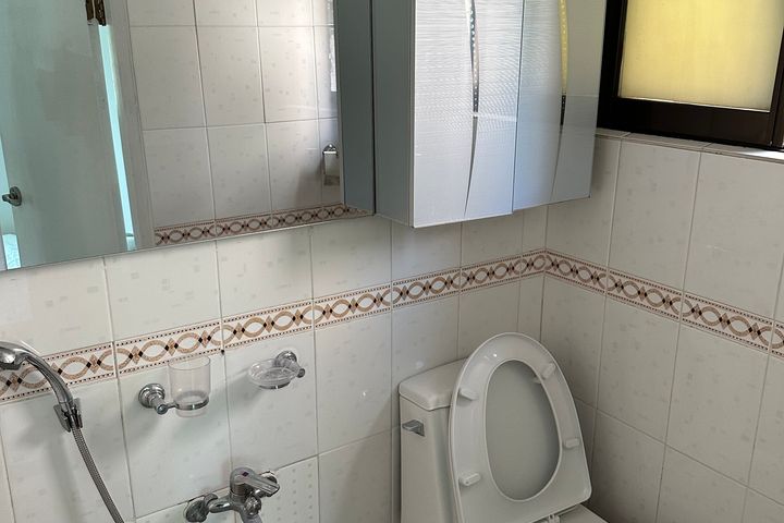 J House 7th image