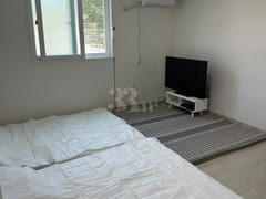 J House 18th image