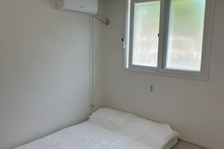 J House 17th image