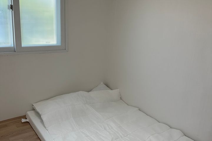 J House 2 4th image