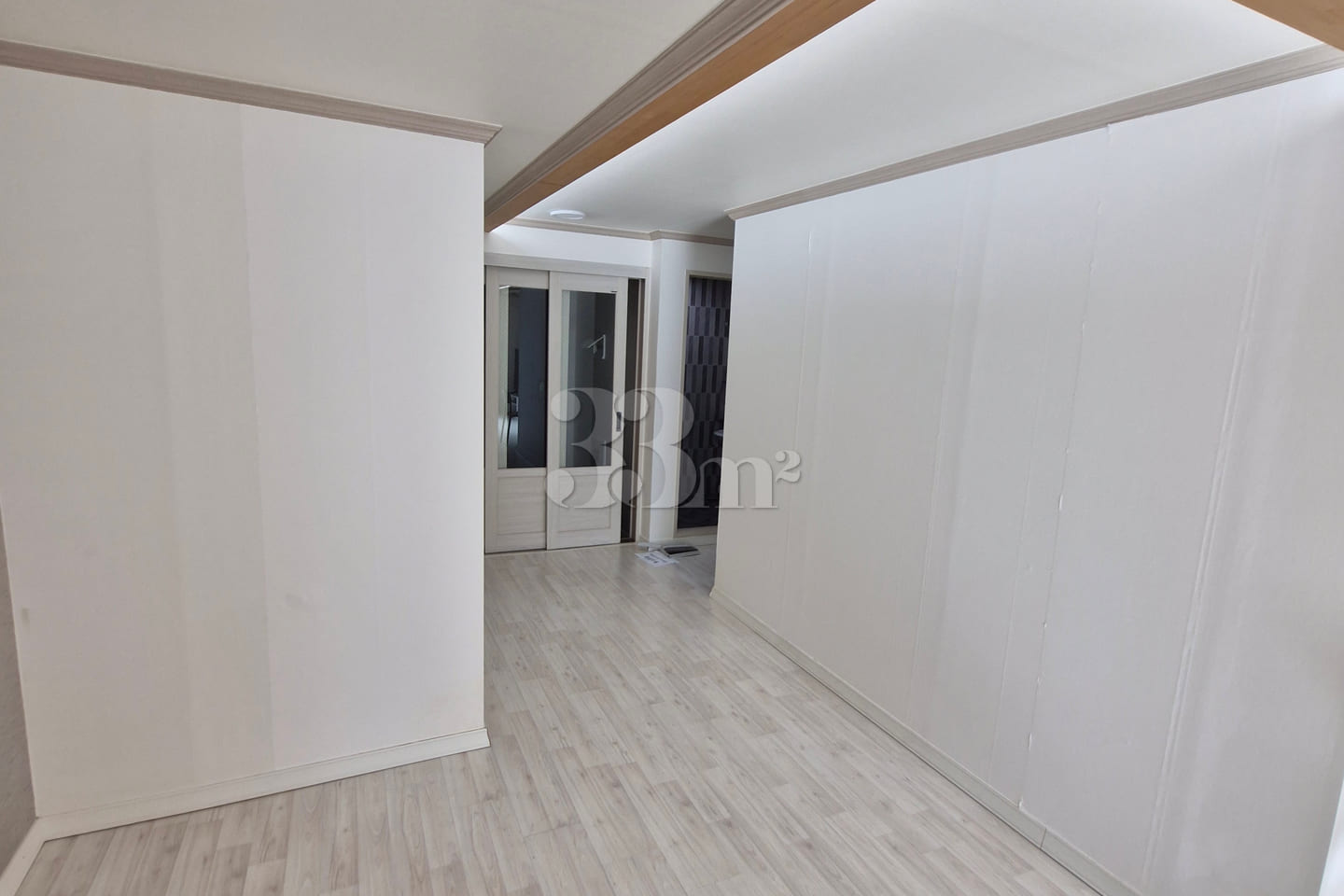 3 bedrooms, 2 bathrooms, elevator 3th image