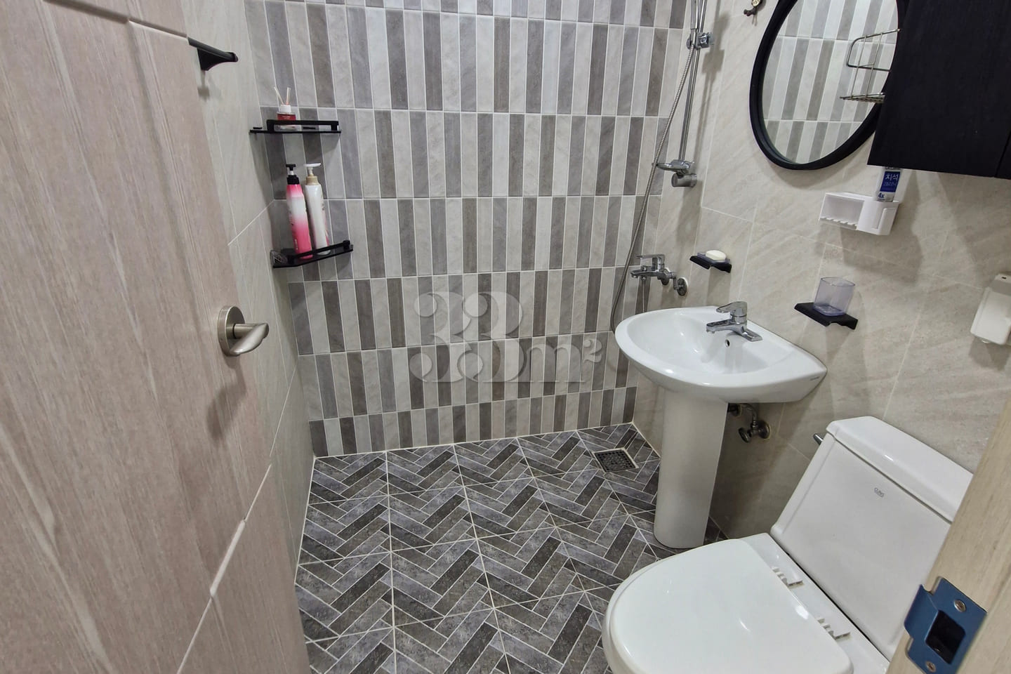 3 bedrooms, 2 bathrooms, elevator 4th image