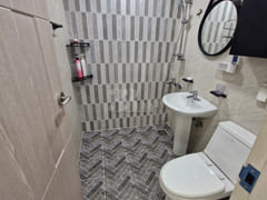 3 bedrooms, 2 bathrooms, elevator 4th image
