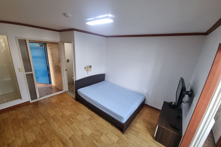 Jinhae Cherry Blossoms / Vacant Studio Apartm 2th image
