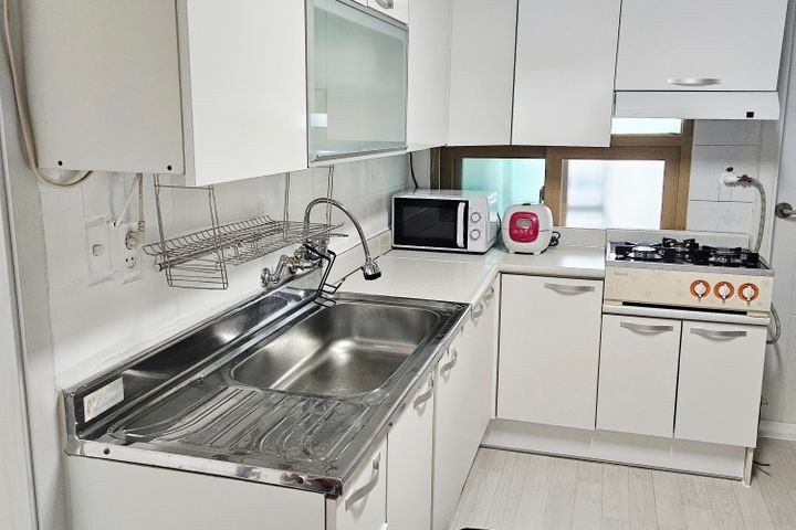 Yonsei University Hongdae 3-room, fully furni 4th image