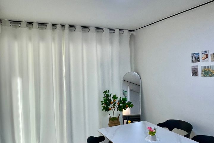Neat Single Room B - Women Only 5th image