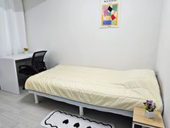 Neat Single Room B - Women Only 4th image