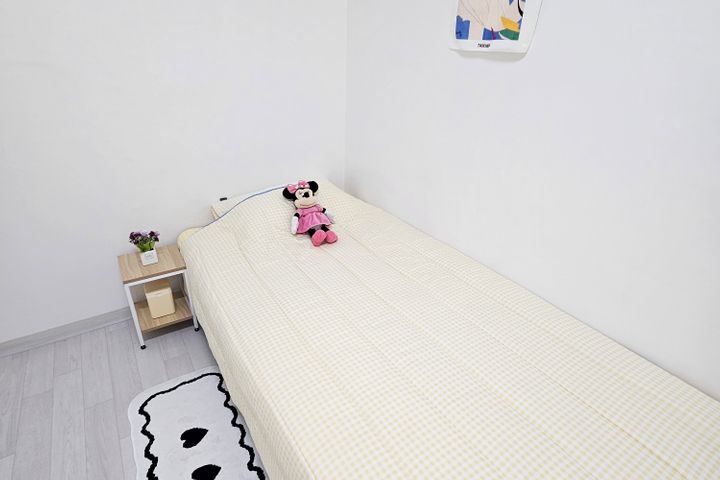 Neat Single Room C - Women Only 7th image