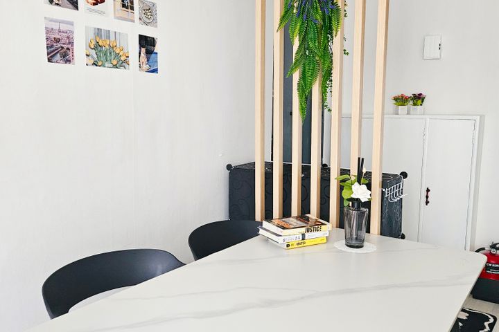 Neat Single Room C - Women Only 9th image